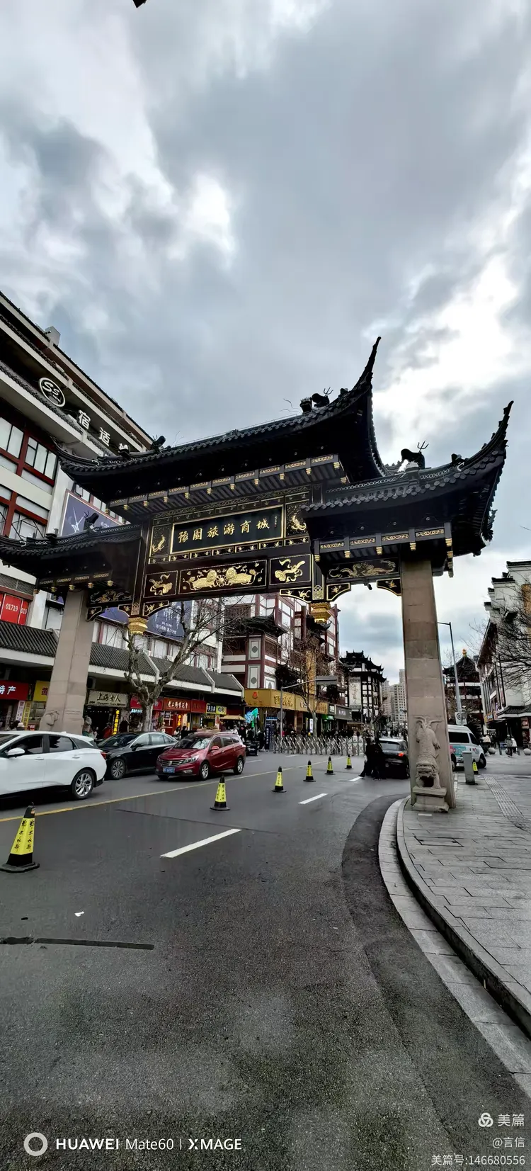 ‌豫园‌:作为城隍庙旅游区的重要组成部分,是一座留存完好的百年